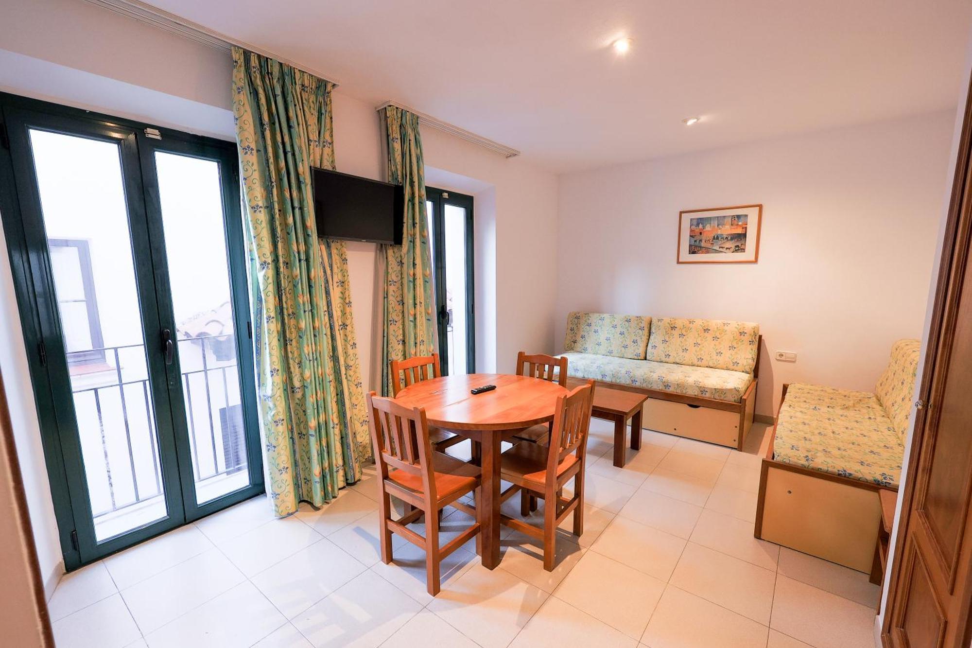Apartamentos Royal โยเรตเดมาร์ ภายนอก รูปภาพ