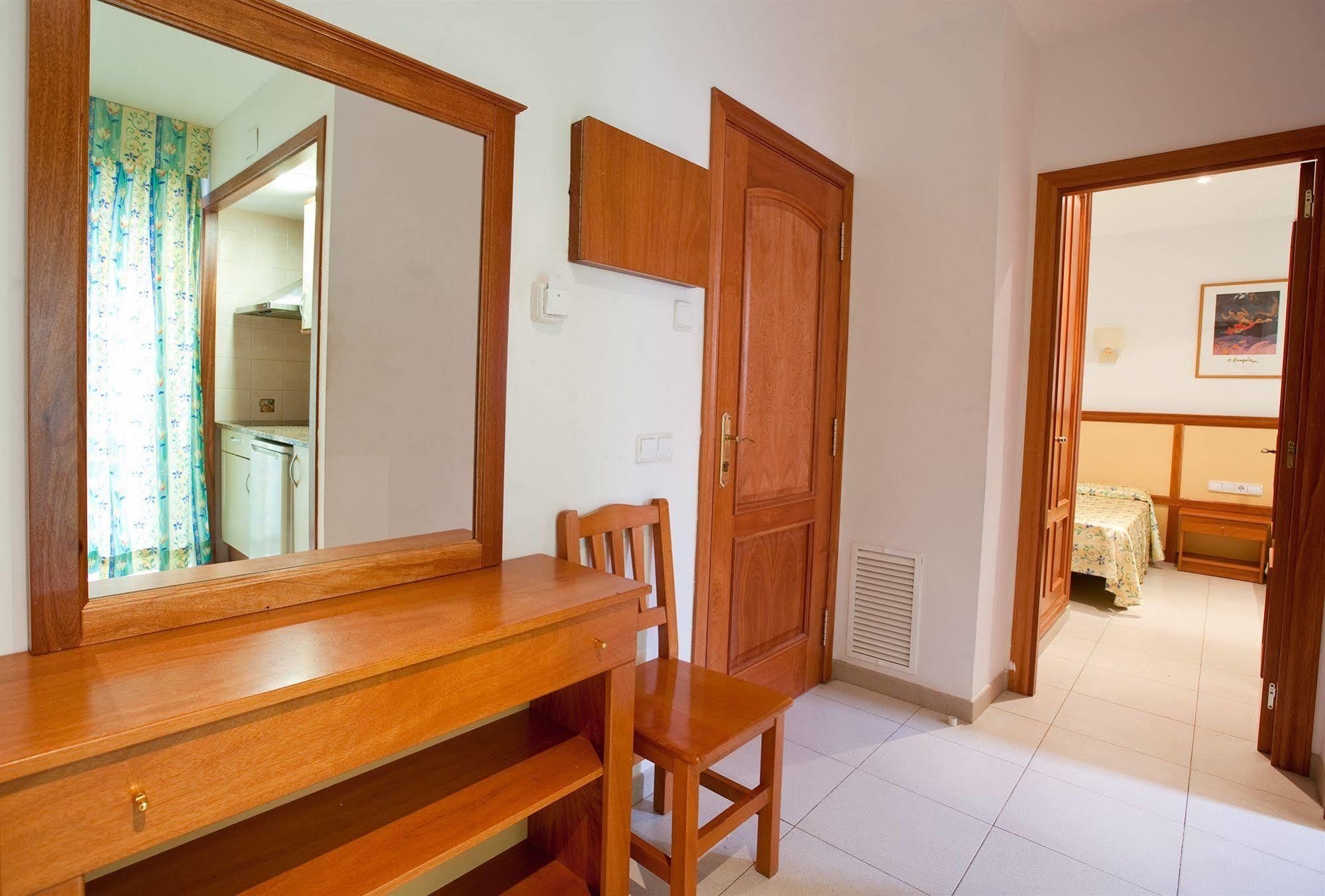 Apartamentos Royal โยเรตเดมาร์ ภายนอก รูปภาพ