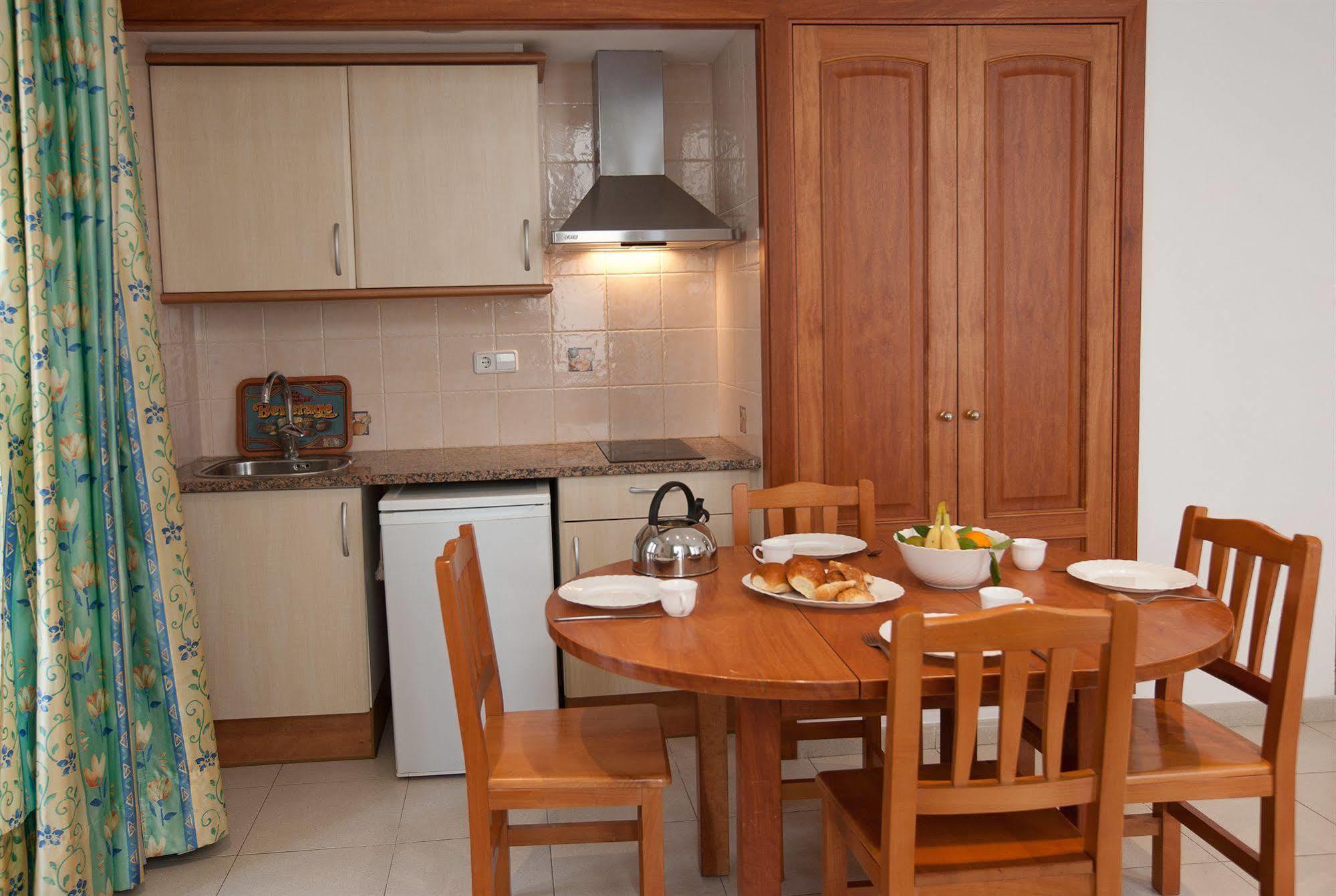 Apartamentos Royal โยเรตเดมาร์ ภายนอก รูปภาพ
